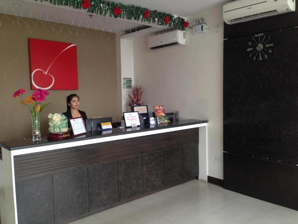Cherry Midtown Hotel Olongapo City Exteriör bild