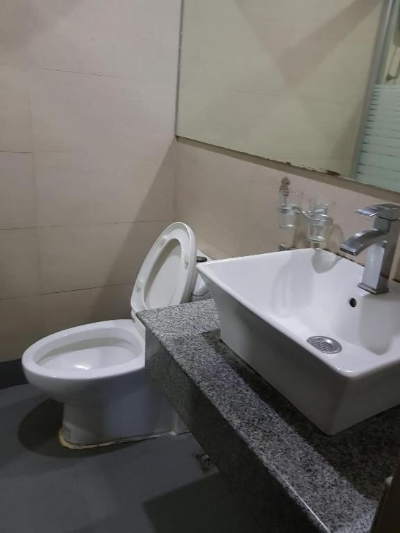 Cherry Midtown Hotel Olongapo City Exteriör bild