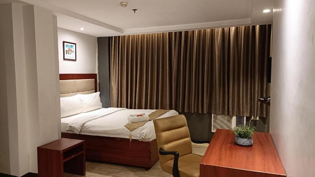 Cherry Midtown Hotel Olongapo City Exteriör bild