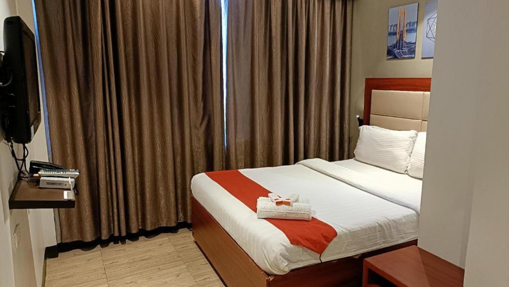 Cherry Midtown Hotel Olongapo City Exteriör bild