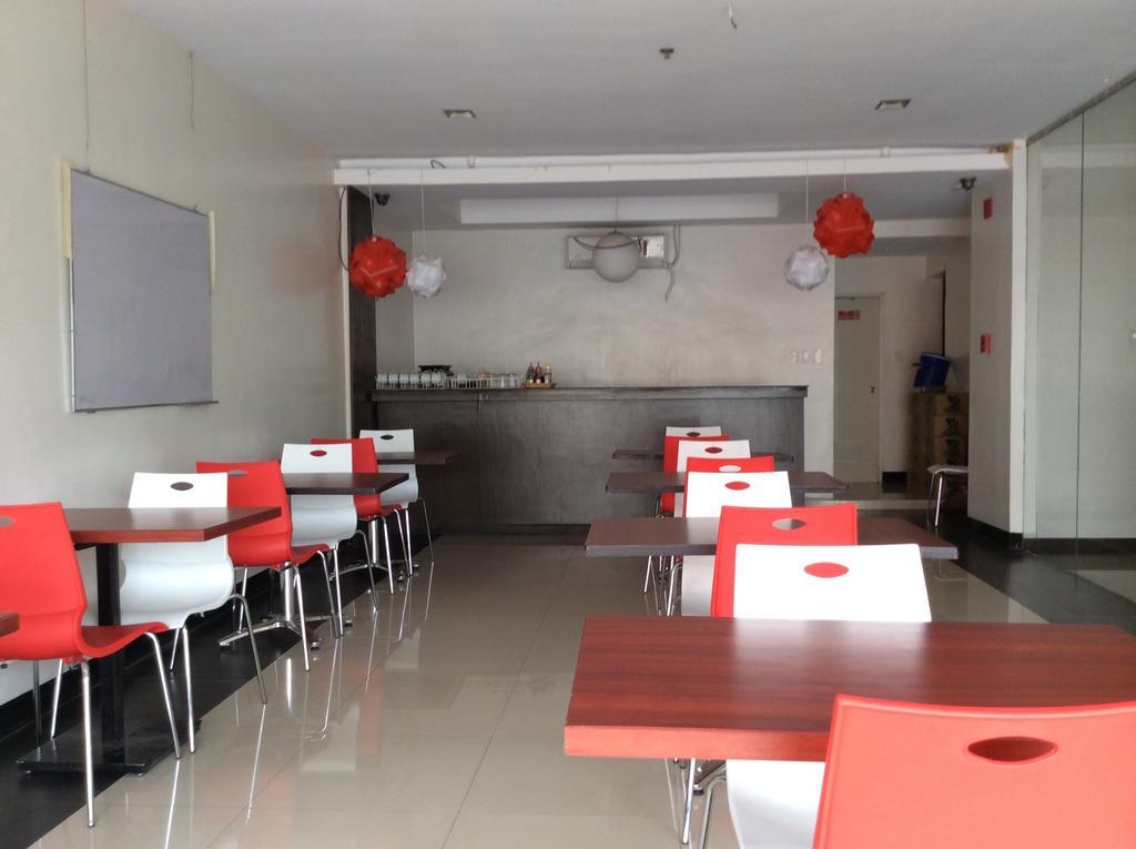 Cherry Midtown Hotel Olongapo City Exteriör bild