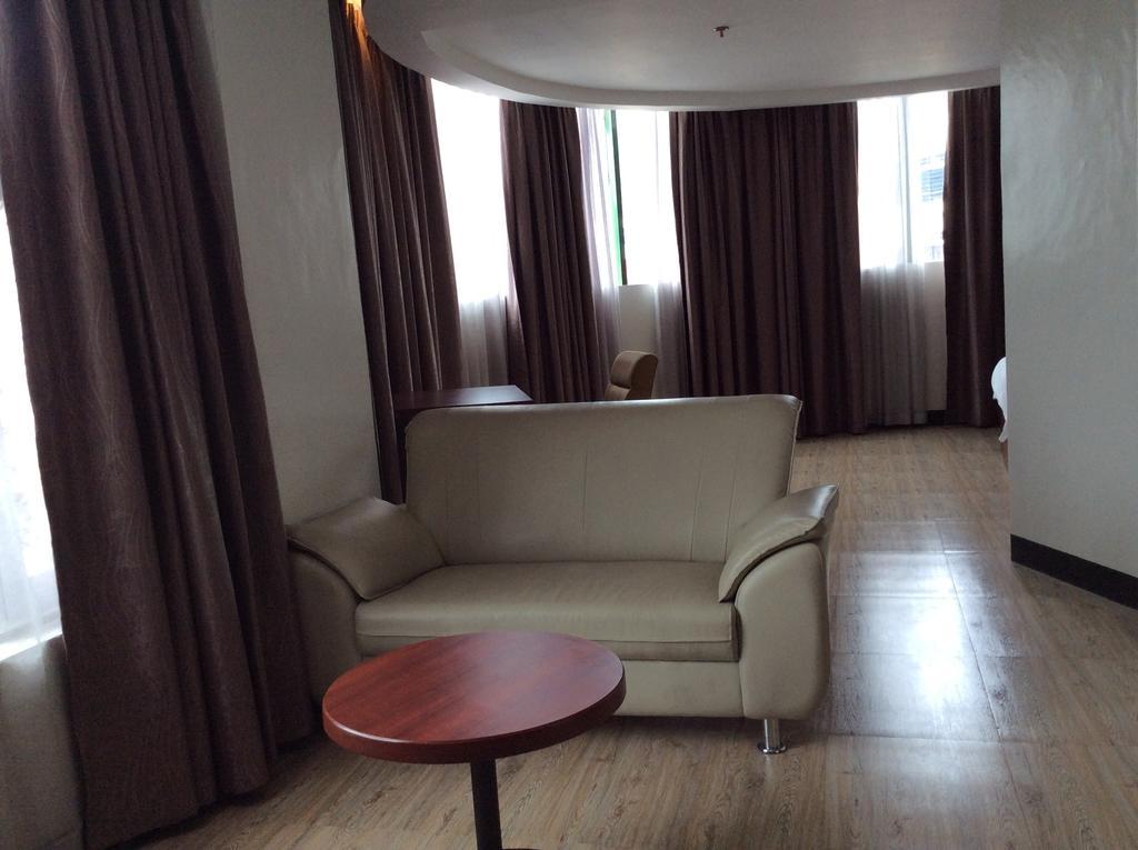 Cherry Midtown Hotel Olongapo City Rum bild