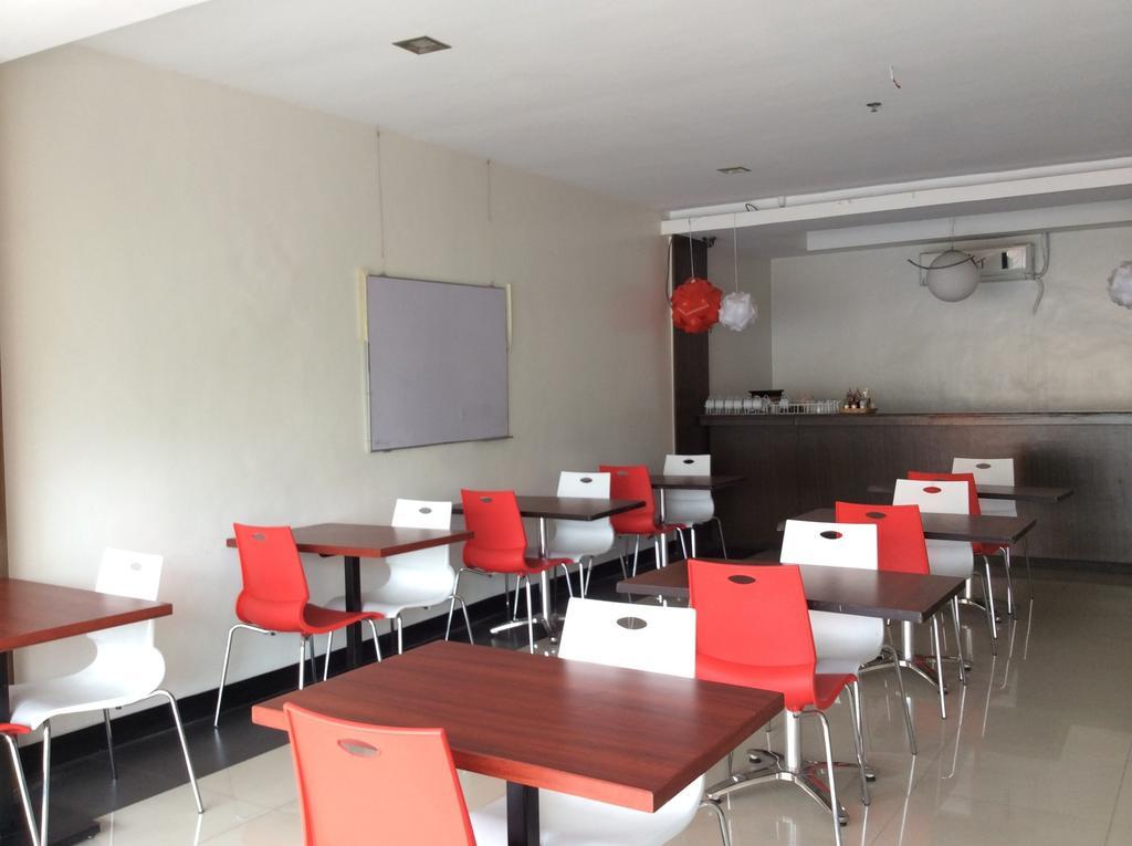Cherry Midtown Hotel Olongapo City Exteriör bild