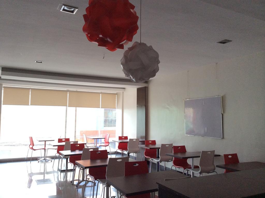 Cherry Midtown Hotel Olongapo City Exteriör bild